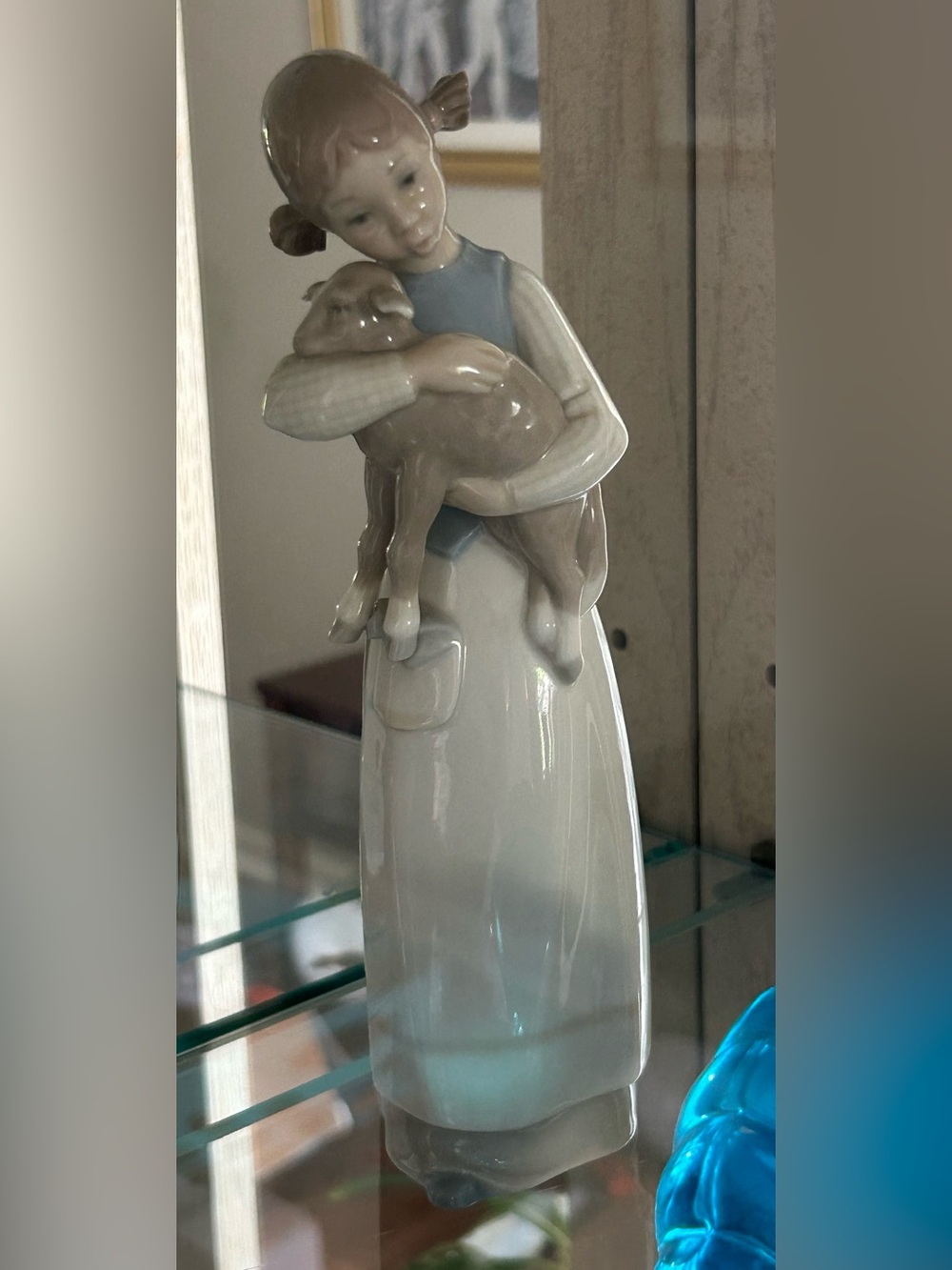 Lladro "Girl with Lamb" (#1010) glossy porcelain figurine. - Picture 2 of 5